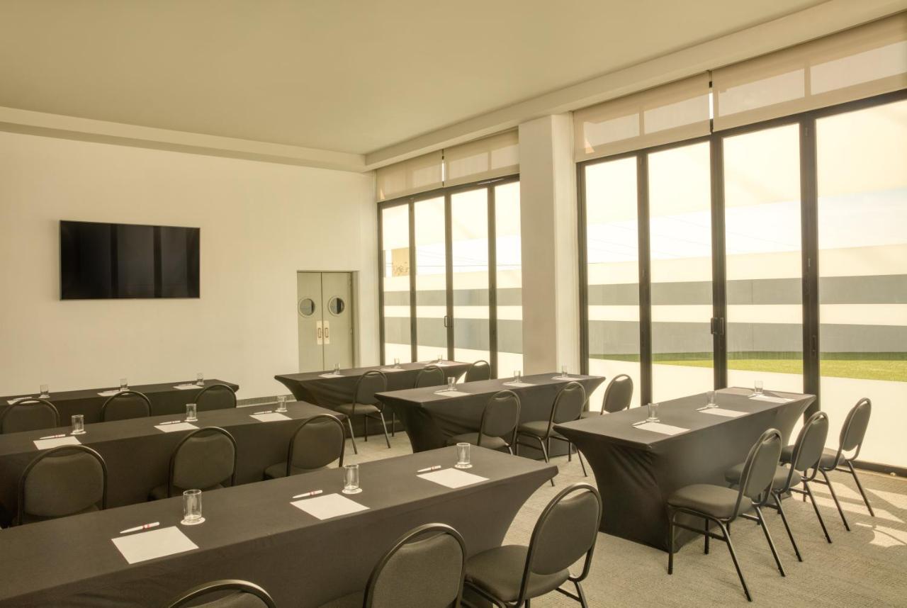 Fiesta Inn Guadalajara Aeropuerto Las Pintas 외부 사진